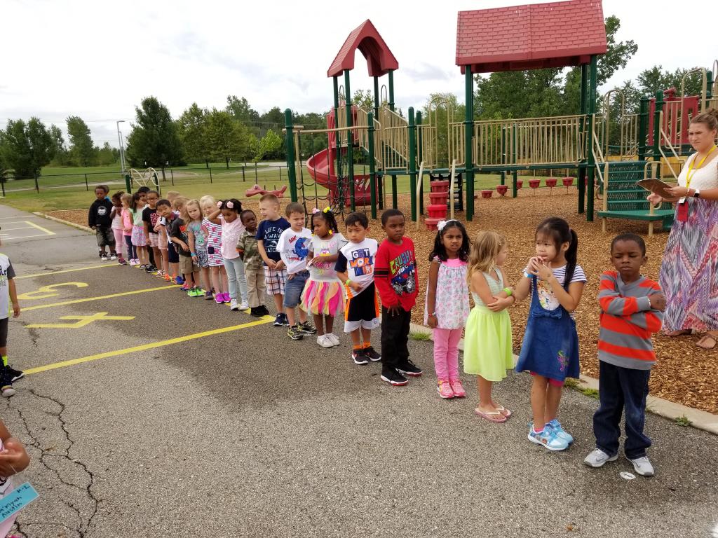 Kindergarteners can line up.